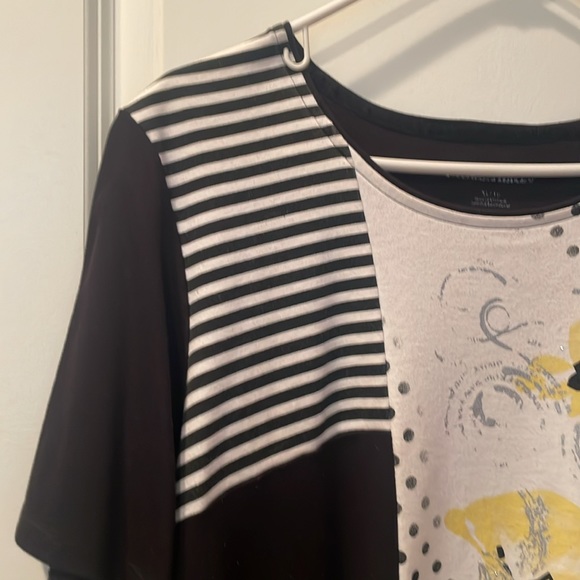 Allison Daley black graphic tee shirt. - Picture 4 of 5